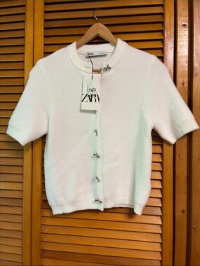 Zara White Short Sleeve Bouclé Cardigan length 20” pit to pit 17”